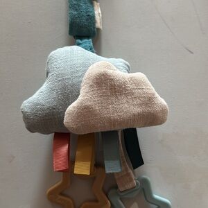 Itzy Ritzy Ritzy Jingle Attachable Travel Toy from the Bitzy Bespoke collection